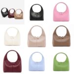 Fashionable leather bags.