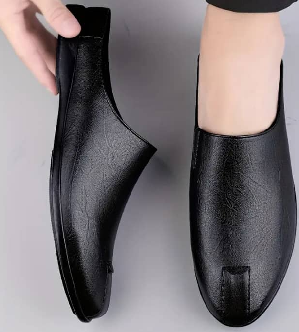 Half-cut trendy leather shoe.
