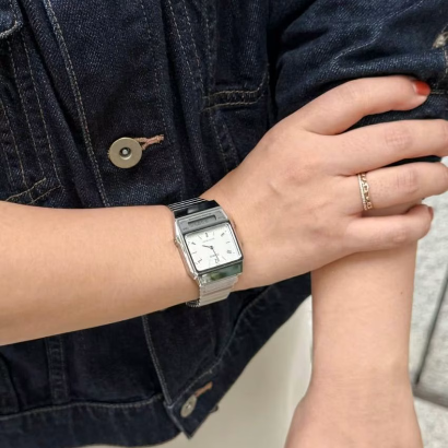 Casio AQ-800E-7A2 Men’s Vintage Analog-Digital Stainless Steel Watch