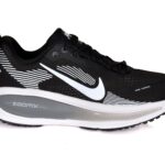 Nike Vomero 18 Sneakers