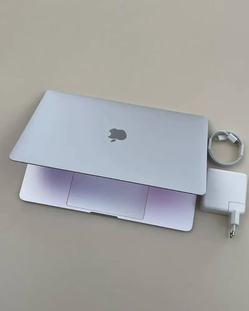 2017 APPLE MACBOOK PRO