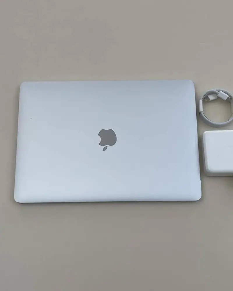 2017 APPLE MACBOOK PRO