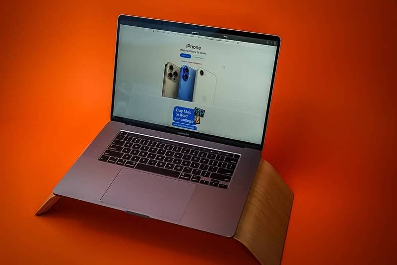 2019 APPLE MACBOOK PRO