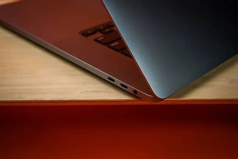 2019 APPLE MACBOOK PRO