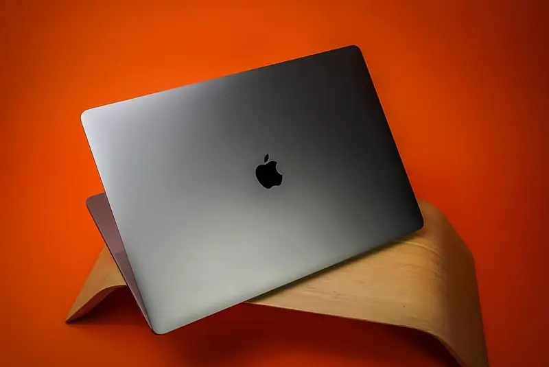 2019 APPLE MACBOOK PRO
