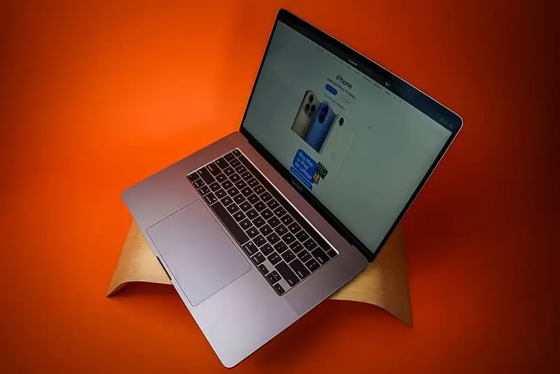 2019 APPLE MACBOOK PRO