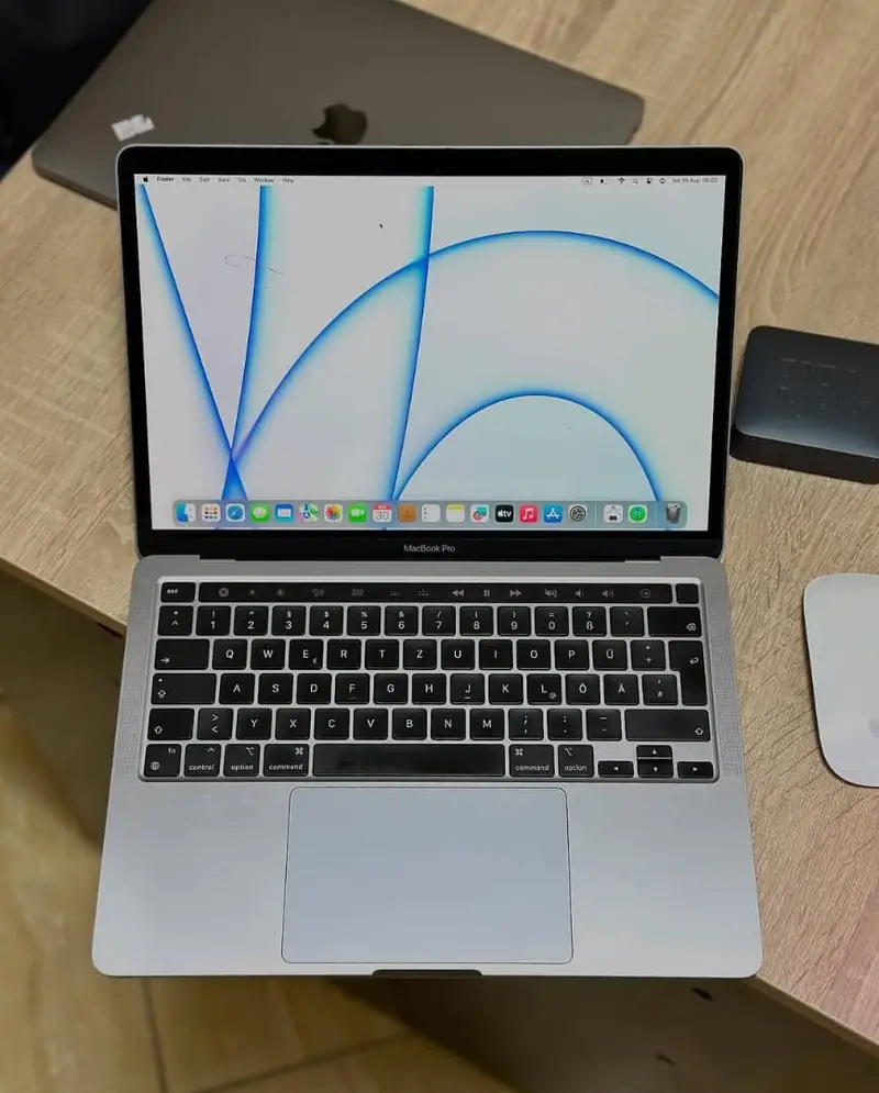 2020 APPLE MACBOOK PRO M1