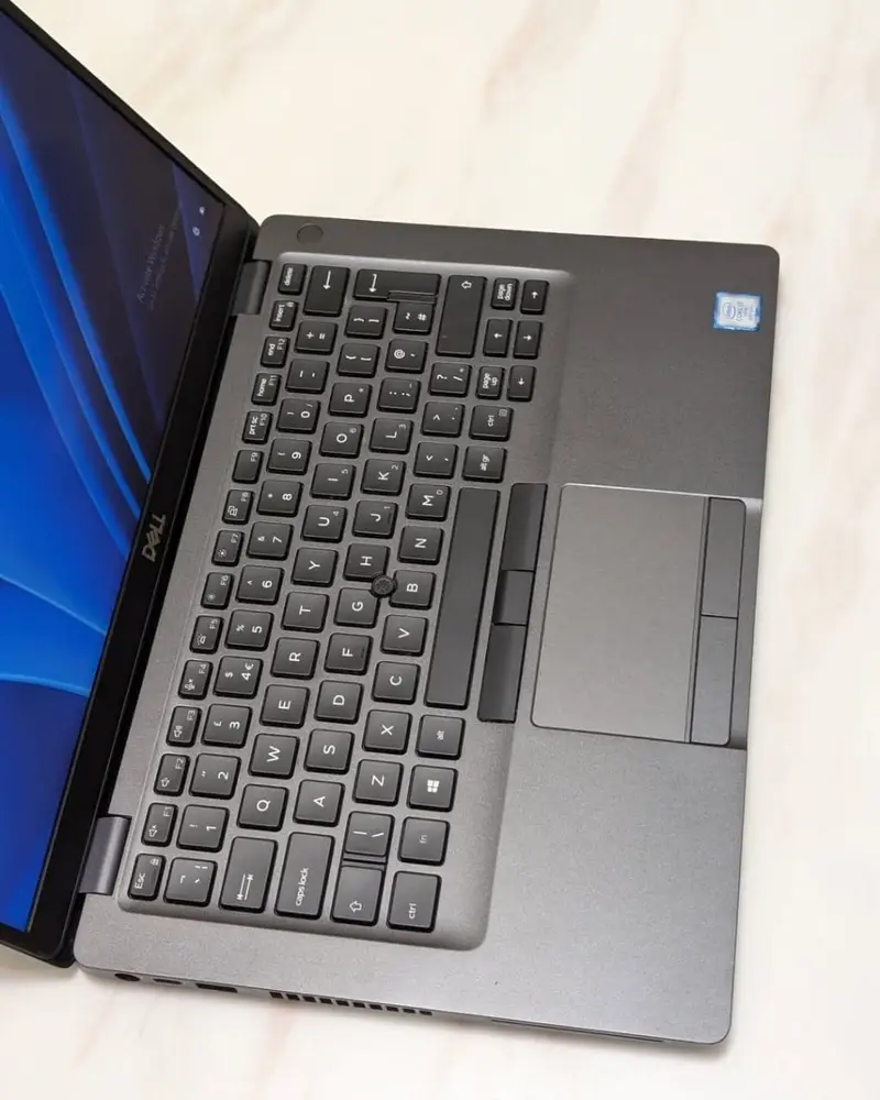 DELL LATITUDE 5400 [Core i7]