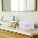 Utopia Towels 8 Piece Luxury Towel Set – Majestic Plush, Super Absorbent & Quicker-to-Dry, Thick 100% Ring Spun Cotton Towels for Bathroom, Spa & Hotel – 2 Bath, 2 Hand, 4 Washcloths, White