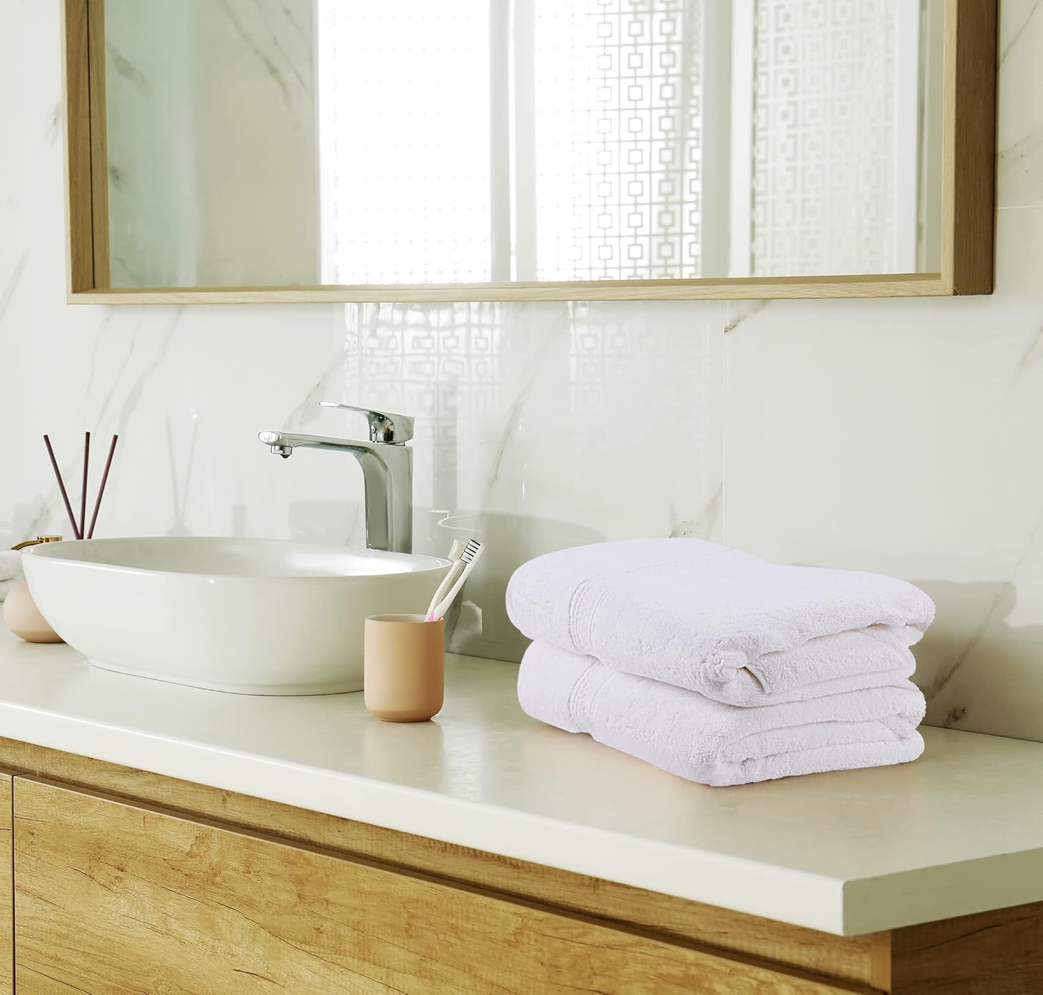 Utopia Towels 8 Piece Luxury Towel Set – Majestic Plush, Super Absorbent & Quicker-to-Dry, Thick 100% Ring Spun Cotton Towels for Bathroom, Spa & Hotel – 2 Bath, 2 Hand, 4 Washcloths, White